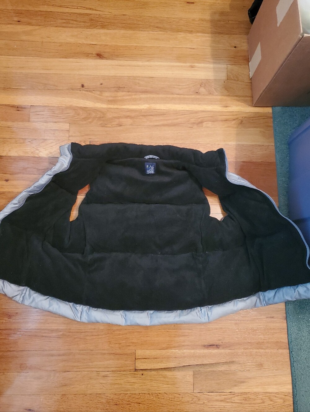 GAP Vintage Silver Puffer Vest - Women's Medium - Picture 5 of 9